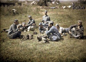 Soldados descansando después de una comida, Aisne, Francia, 1917
